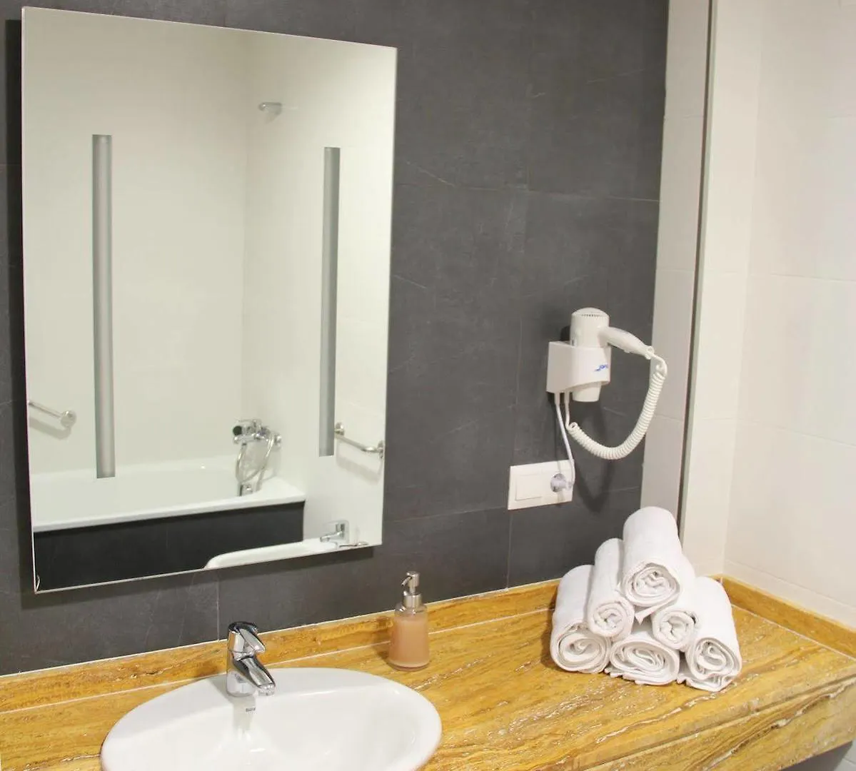 Mena Plaza Hotel Nerja 2*,